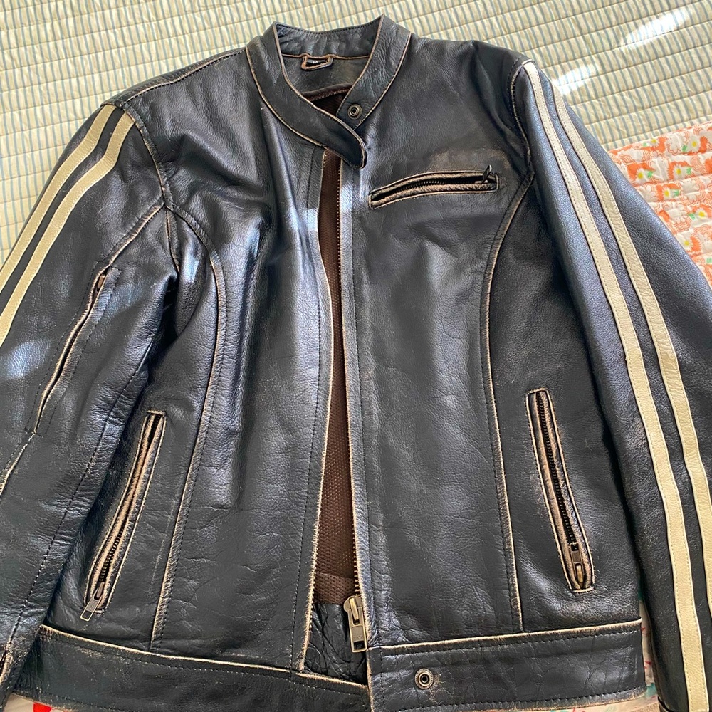 Sharp, high profile, durable Leather motorcycle Jacket